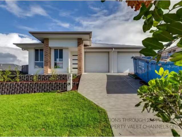 2/40 Owlpen Lane, Farley Apartment for rent Listed by Sophie.