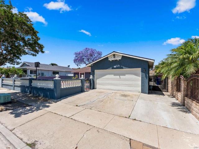 240 Ledgewood Ln