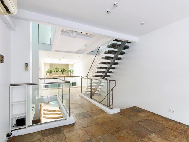 240 Liverpool Street, Darlinghurst NSW 2010 | BresicWhitney