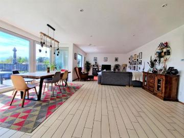 240 m²
