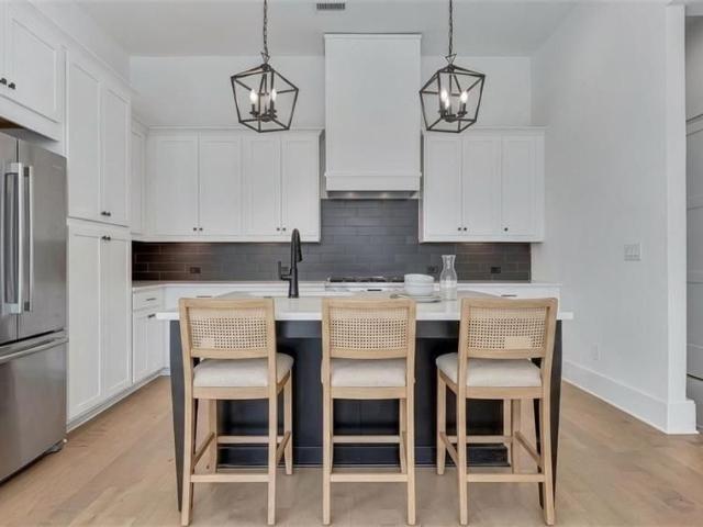 240 Rolison Way