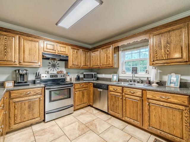 240 rosewood dr