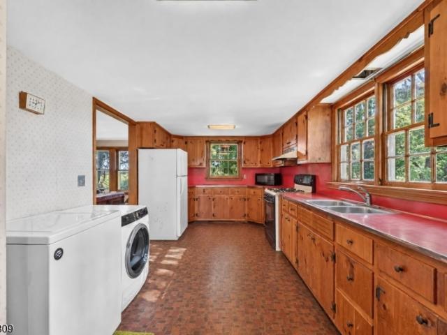 240 Willow Rd