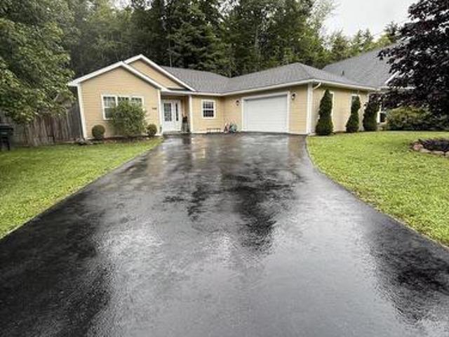 240 Winburn Avenue, Bridgewater, NS, B4V 9A4 house for sale | Listing ID 202624 | Royal LePage