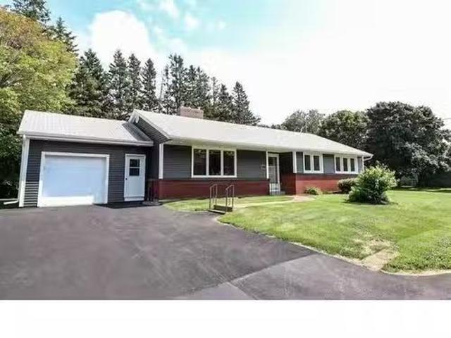 240C North River Road, Charlottetown, PE, C1A 3L7 house for.