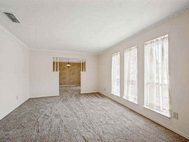 2414 Lakeview Circle
