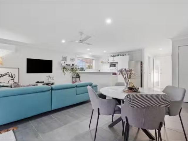 24/154 Currumbin Creek Rd, Currumbin Waters Apartment for rent.