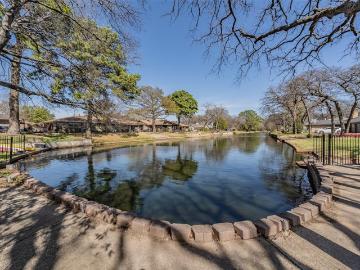2415 Lakeview Circle