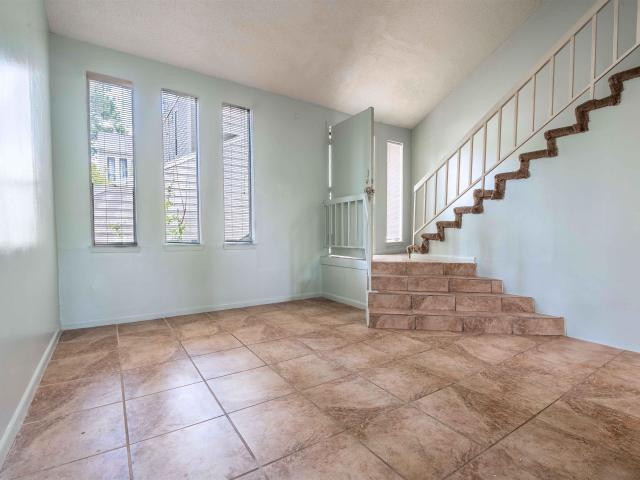2415 west end row