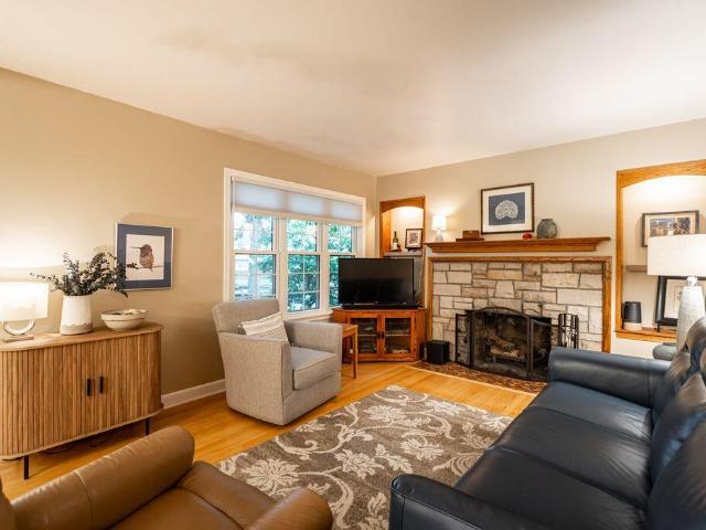2416 S 79th St