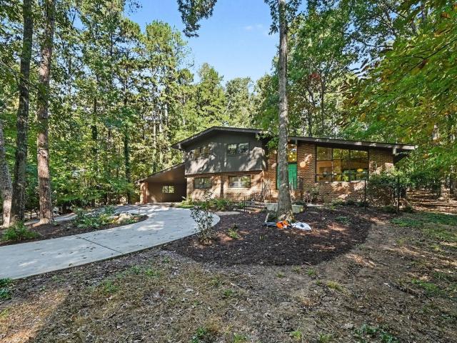 2417 Honeysuckle Road