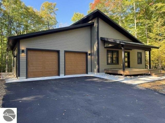 2418 Hawks Eye Dr, Bellaire, MI 49615