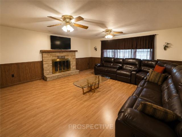 2410 Willow Dr