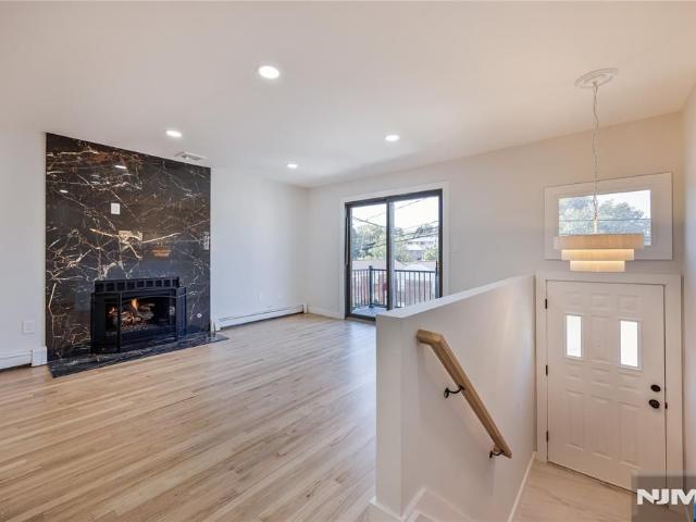 2410 3rd Street Unit# A, Fort Lee, US, NJ