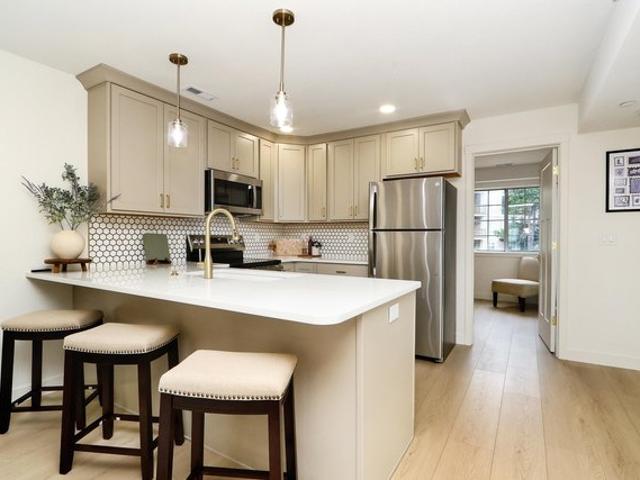 2411 Woodway Dr Apt H, Manhattan, KS 66502