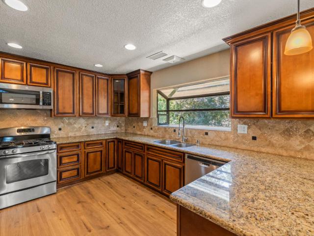 24126 Green Valley Rd, Auburn, CA 95602 | MLS #226022