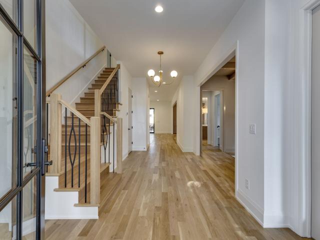 2412 Vaulx Ln