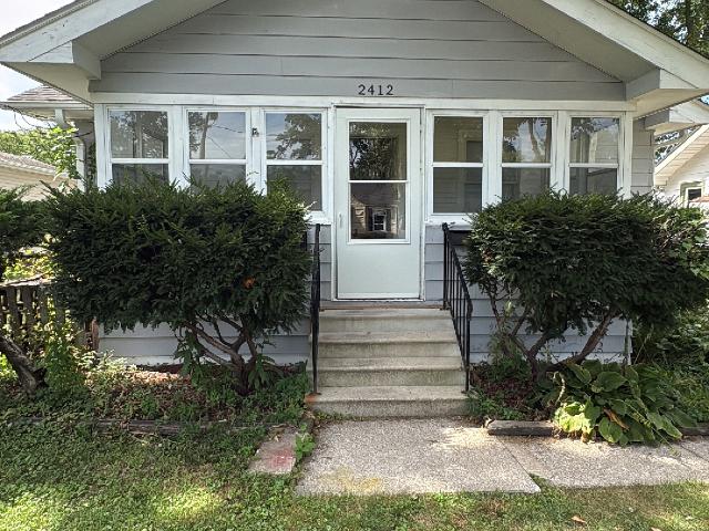 2412 45th St, 2 beds, 1 full bath