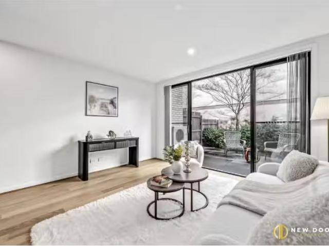 24/135 Easty Street, PHILLIP Townhouse for rent Listed by Gur.