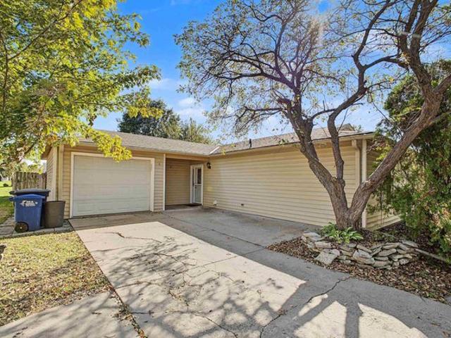 2413 Buttonwood Dr, Manhattan, KS 66502