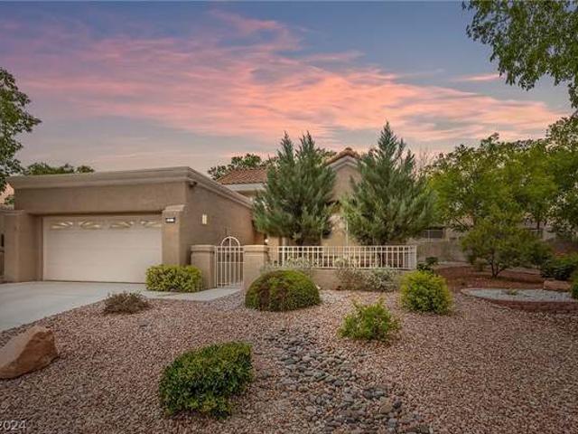 2413 Desert Gln Dr, 2 beds, 2 full baths