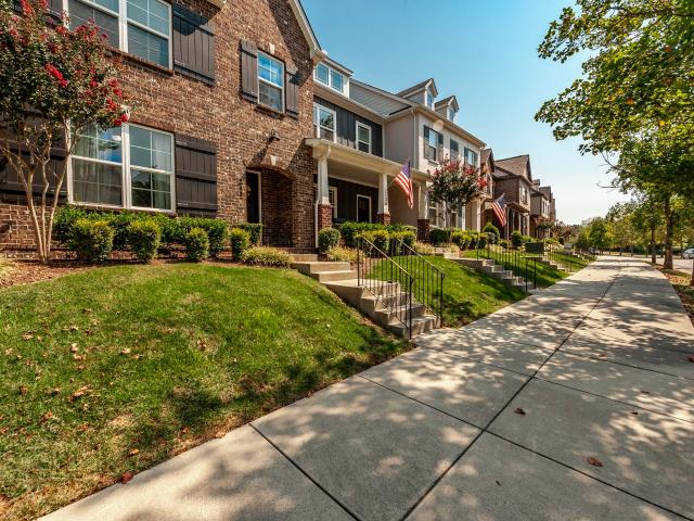 241 Claremont Ct