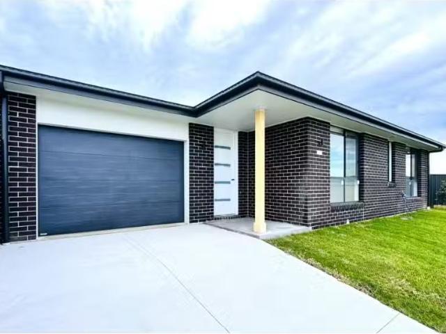 2/41 Hewitt Road, LOCHINVAR Apartment for rent Listed by Tom.
