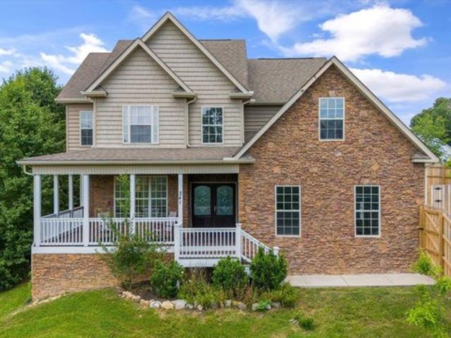 241 Hillside Ln, Lenoir City, TN 37771