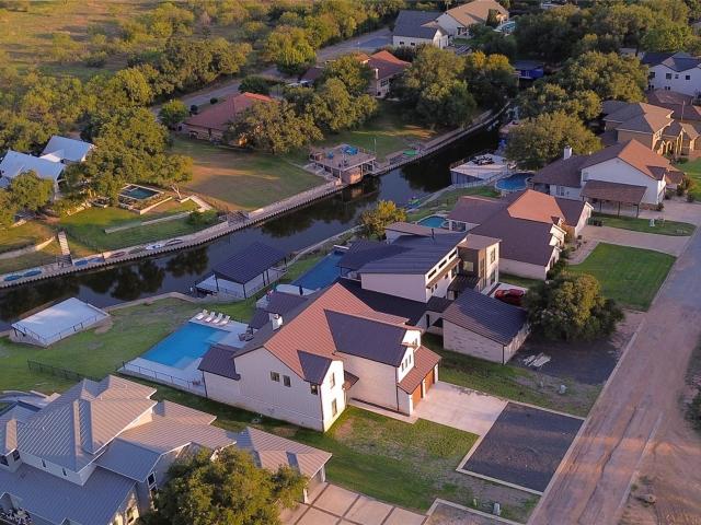 241 Lazy Oaks Ln