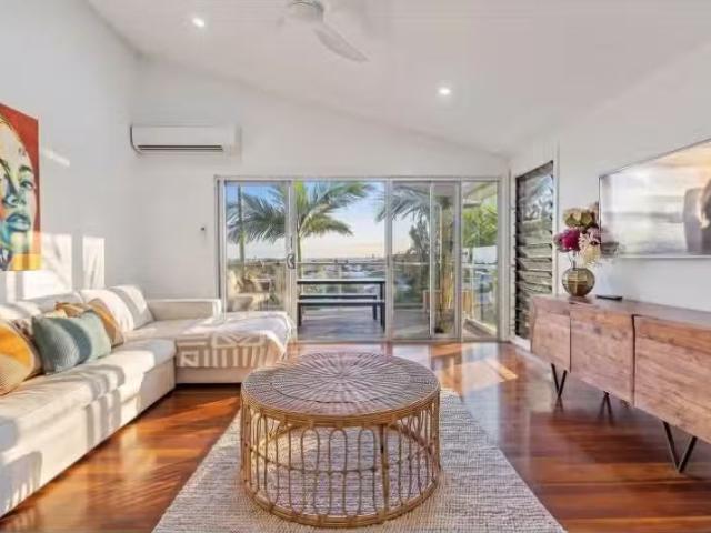 2/41 Marion Street, TUGUN Townhouse for rent Listed by Leasin.