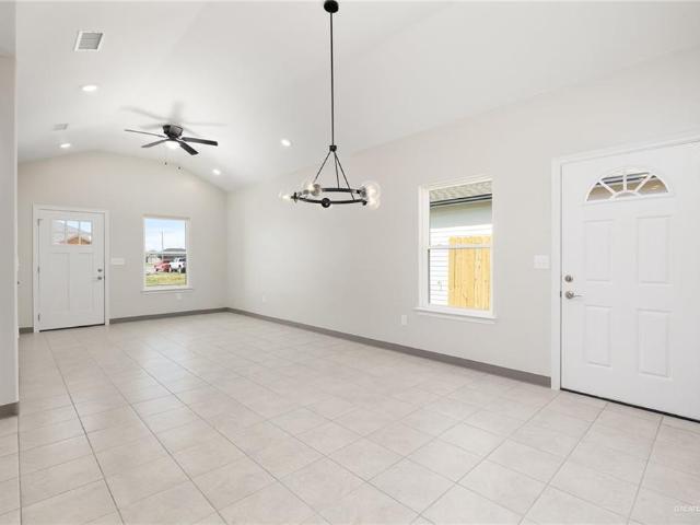 2424 N Valley Circle
