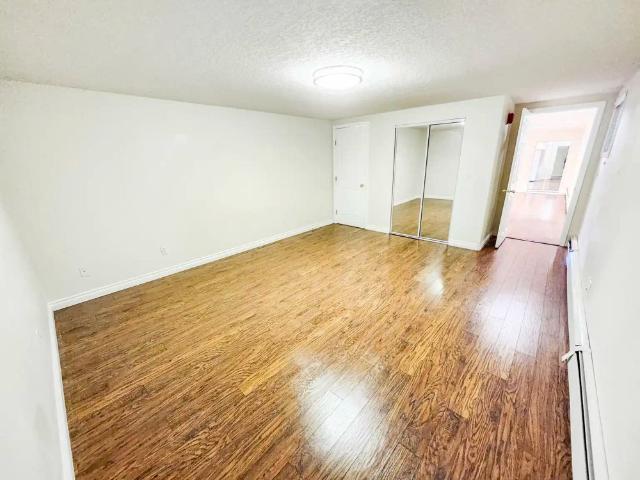2424 14 Street SW — 2424 14 Street SW
