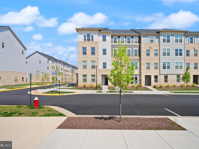 24252 Thurso Sq, Sterling, VA 20166 | MLS #VALO2120
