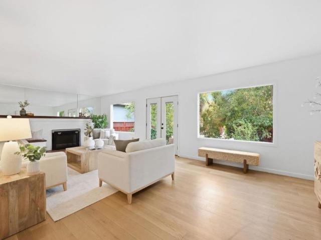 2425 Alameda De Las Pulgas