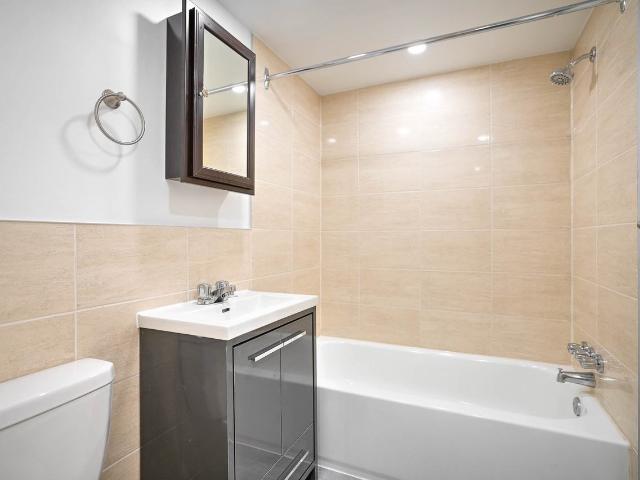 2425 2415 Madison Studio Apartment for Rent at 2415 Av Madison, Montréal, QC H4B 2T5 Haut Lachine