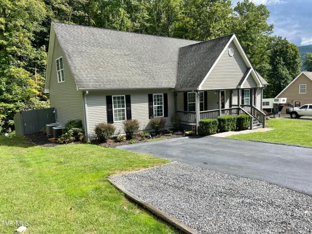 2422 Mountain Laurel Road