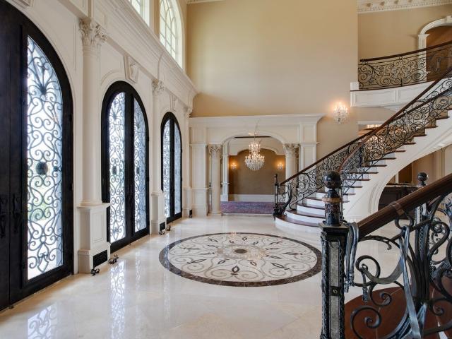 2423 Hidden River Ln