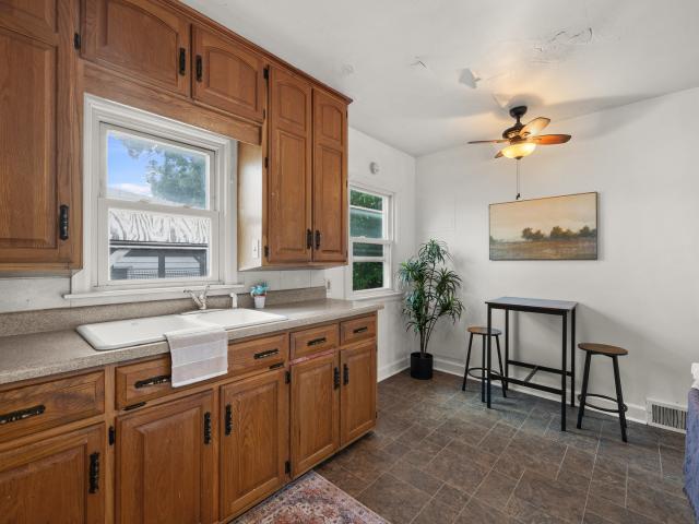 2423 W Locust Street
