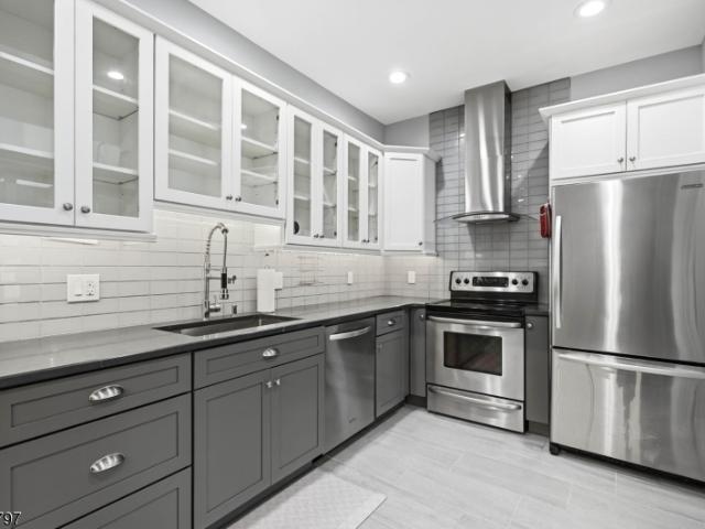 242 Hiawatha Blvd