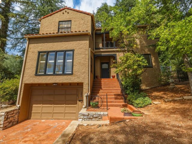 242 Hillcrest Dr