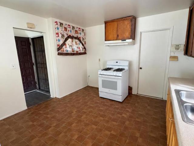 242 Old Oak Dr