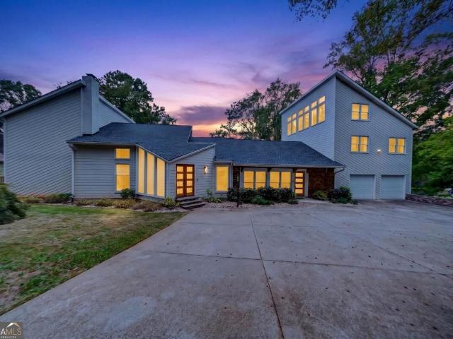 242 Loch Way