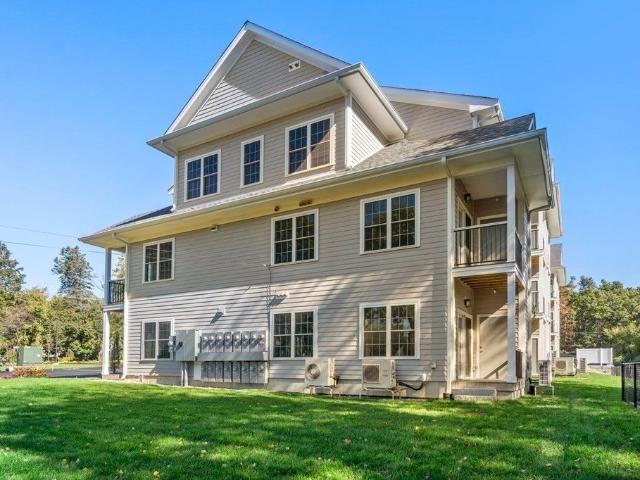 242 Main Unit 303, Millis, US, MA