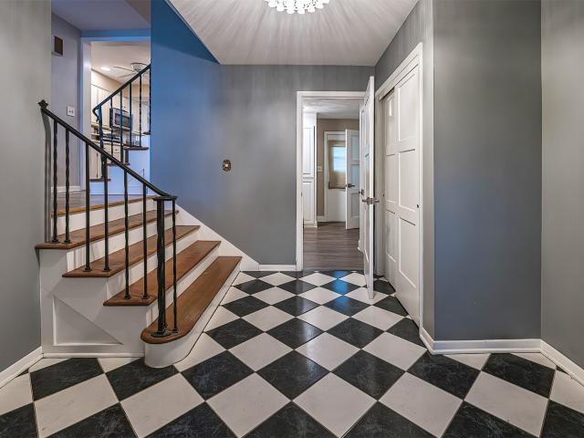 242 w grandview boulevard