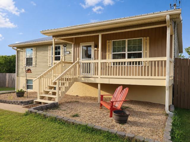 242 Thorne Cir SE