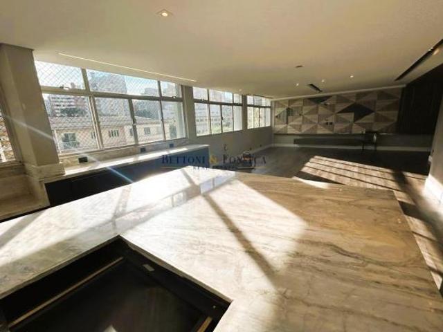 242m de area util, 3 suites, 2 vagas de garagem Batel