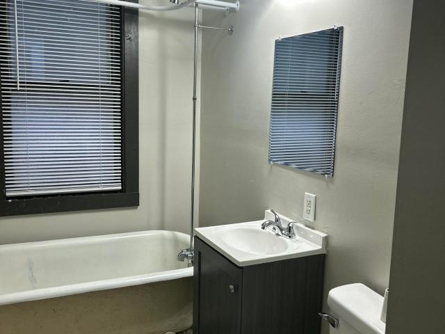 2435 N 41st St, Unit 2437