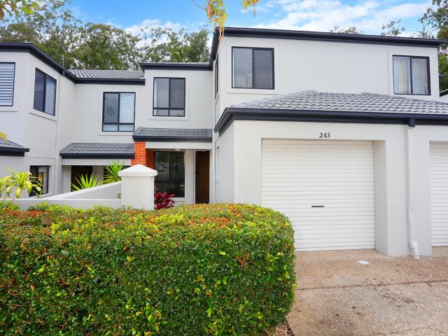 243/64 gilston road nerang qld townhouse for rent lj hooker