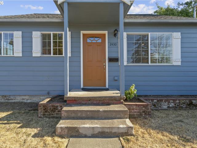 2430 claude st se