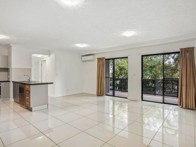24/319 Angus Smith Dr, Douglas